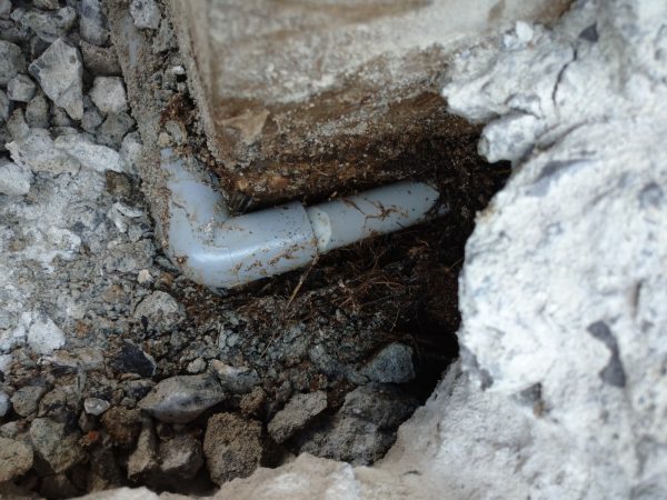 善通寺市内で漏水箇所をコンクリート下で発見！！