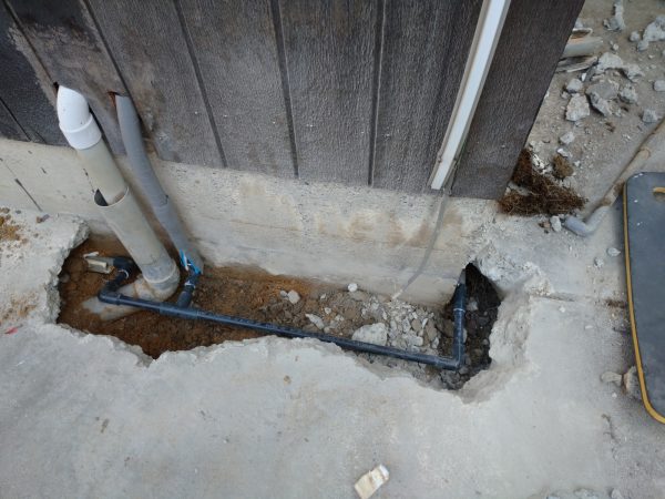 善通寺市内で漏水箇所をコンクリート下で発見！！