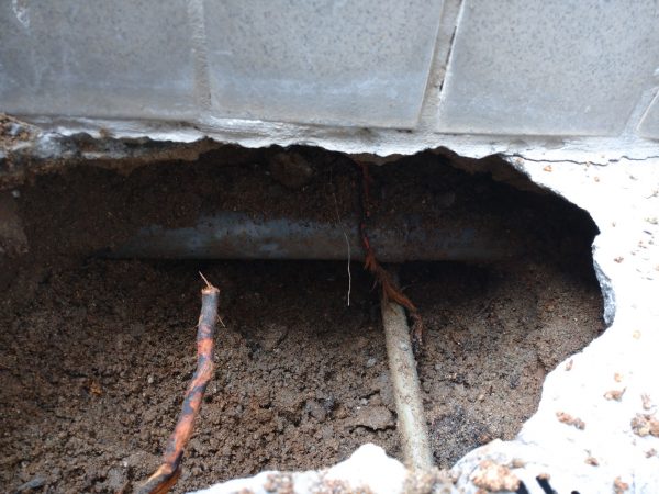 琴平町内で微量の漏水をコンクリート下で特定