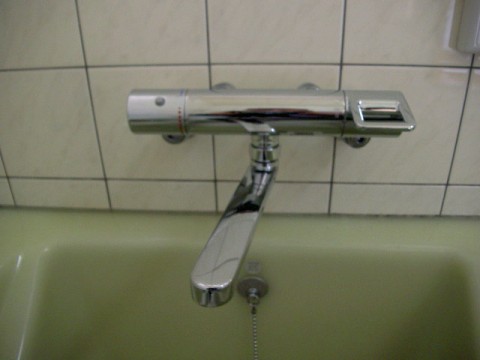 坂出市でお風呂の水もれ修理（TOTOバス水栓TMGG40A・浴室蛇口サムネイル