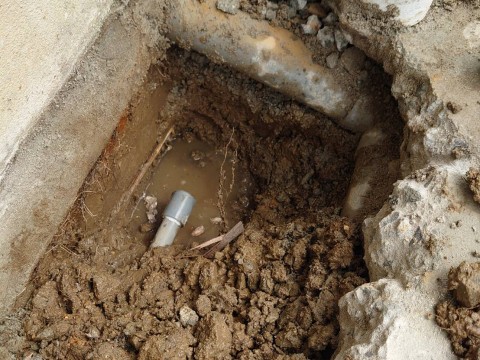 三豊市内　鉄管の電食水漏れ修理サムネイル