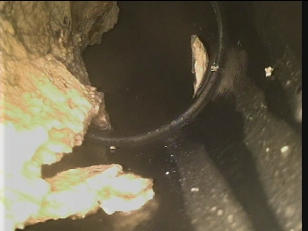 高松市内で排水管内に油の塊を発見！！サムネイル