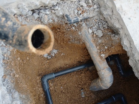 ピンポイントで打ち立てコンクリート下の漏水箇所を特定サムネイル