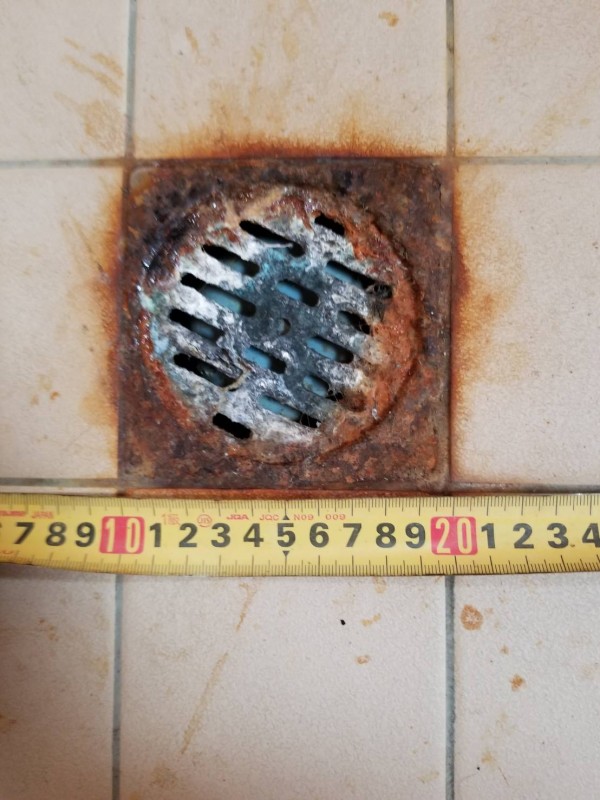 床排水金具の腐食と悪臭サムネイル