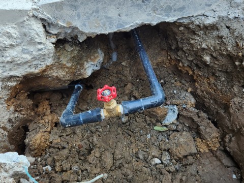 観音寺市内でコンクリートの土間下から漏水箇所を発見