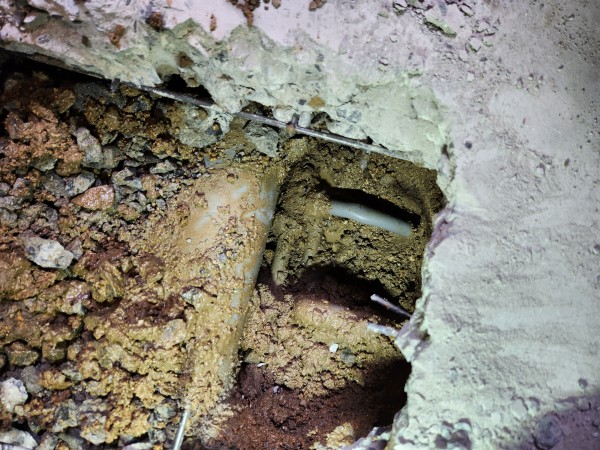 観音寺市内で漏水箇所をコンクリ下で発見サムネイル